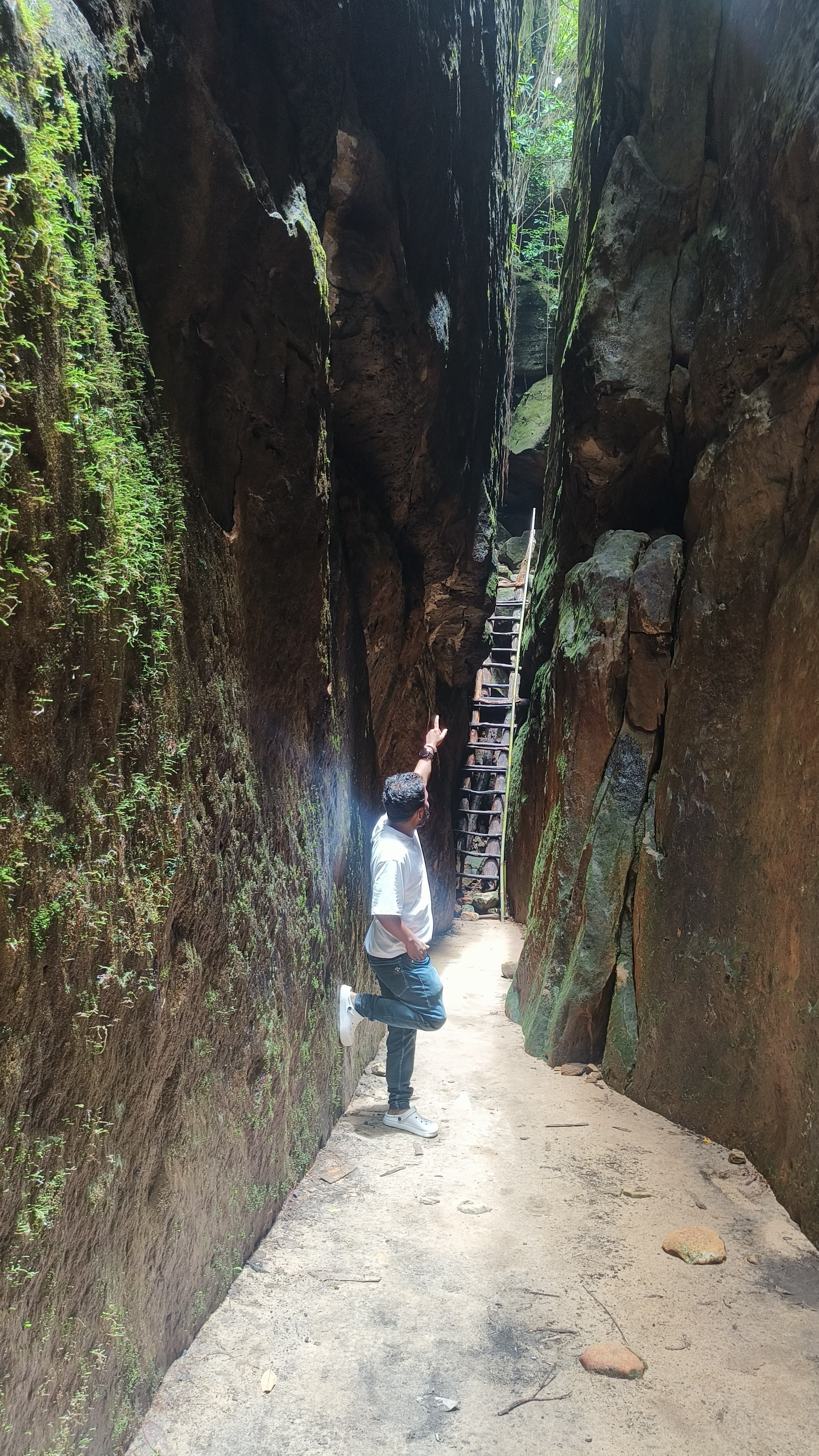 Hidden Attractions and Experiences in Mawlyngbna